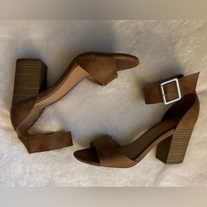 Big Buddha - brown pleather block heels - buckle -open toe - 8.5 woman’s 40 EU